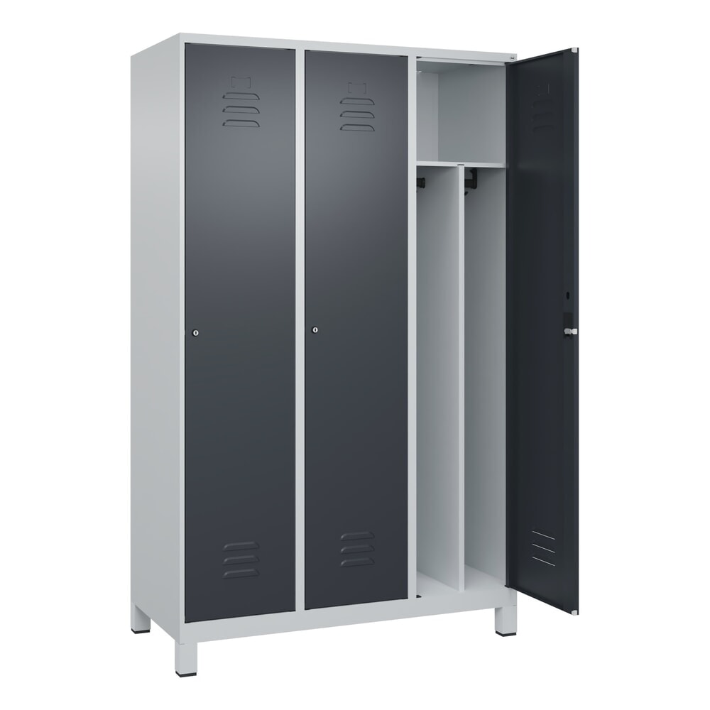 N° de l'image du produit 1 : C+P Spind Classic PLUS, Füße, 3 Abteile, HxBxT 1.950 x 1.200 x 500 mm, lichtgrau, anthrazitgrau, Zylinderschloss, mit Mitteltrennwand