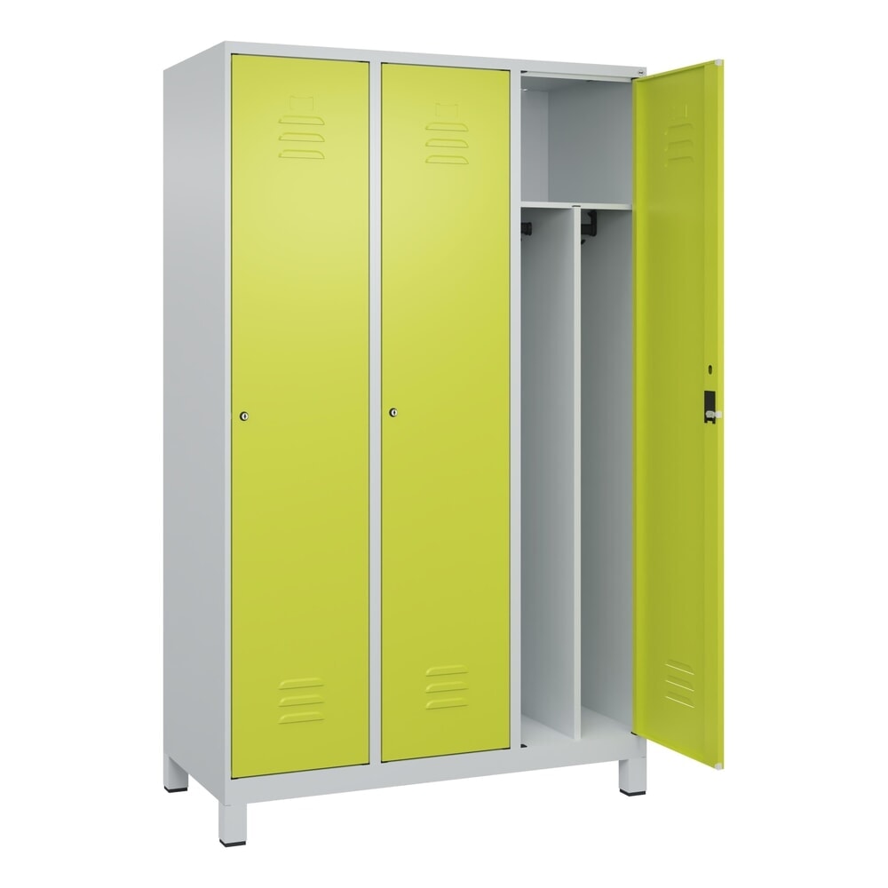 Illustration du produit: C+P Spind Classic PLUS, Füße, 3 Abteile, HxBxT 1.950 x 1.200 x 500 mm, lichtgrau, clowngrün, Zylinderschloss, mit Mitteltrennwand