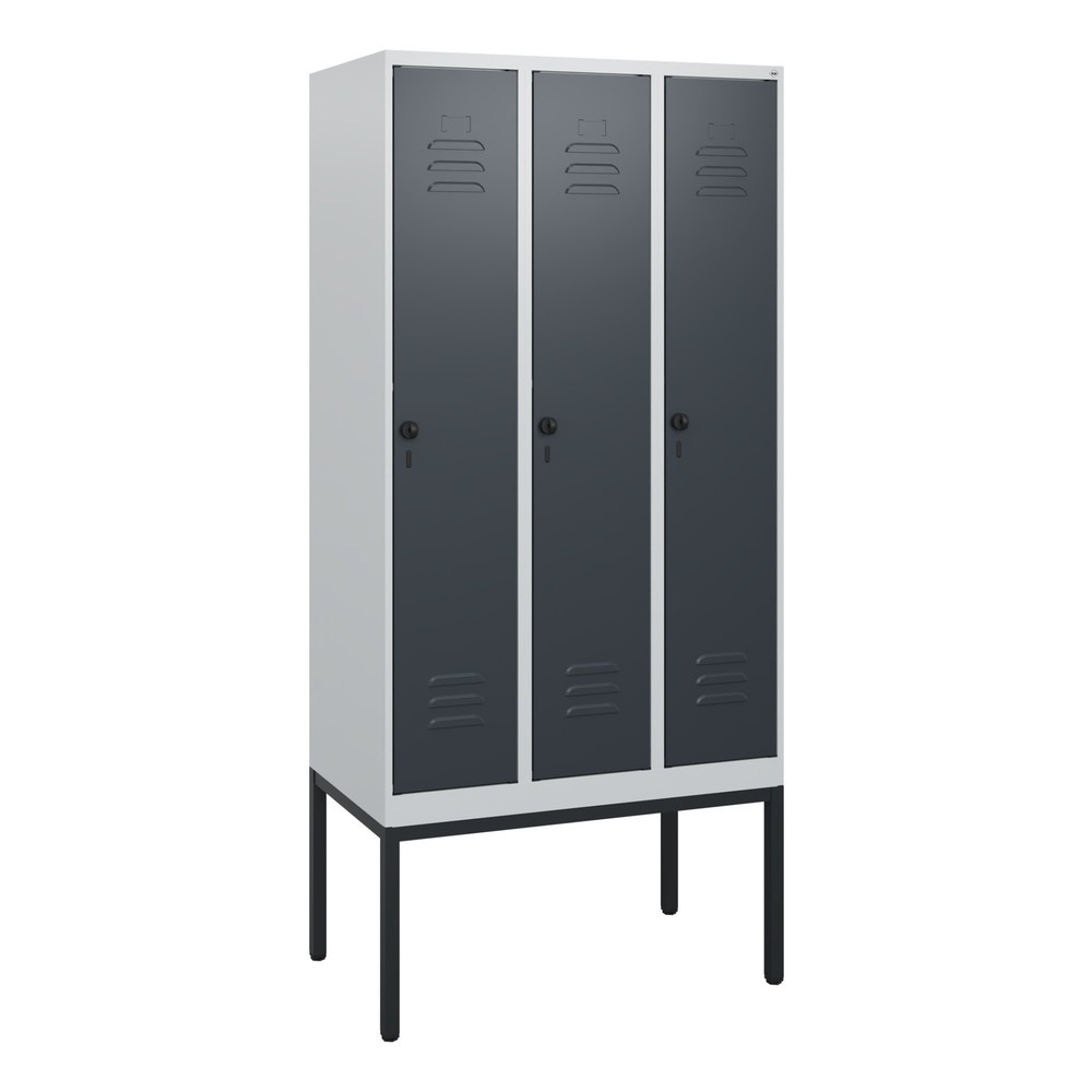 Produktabbildung: C+P Spind Classic PLUS, Gestell, 3 Abteile, HxBxT 1.950 x 900 x 500 mm, lichtgrau, anthrazitgrau, für Vorhängeschloss, ohne Mitteltrennwand