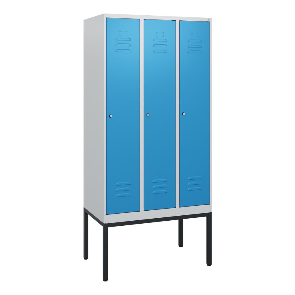 Produktabbildung: C+P Spind Classic PLUS, Gestell, 3 Abteile, HxBxT 1.950 x 900 x 500 mm, lichtgrau, lichtblau, Zylinderschloss, ohne Mitteltrennwand