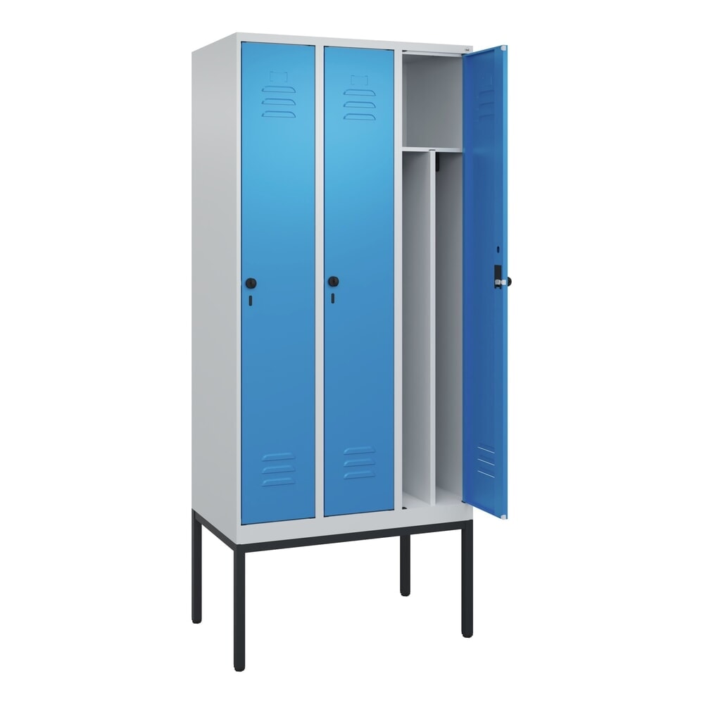 Illustration du produit: C+P Spind Classic PLUS, Gestell, 3 Abteile, HxBxT 2.120 x 900 x 500 mm, lichtgrau, lichtblau, für Vorhängeschloss, mit Mitteltrennwand