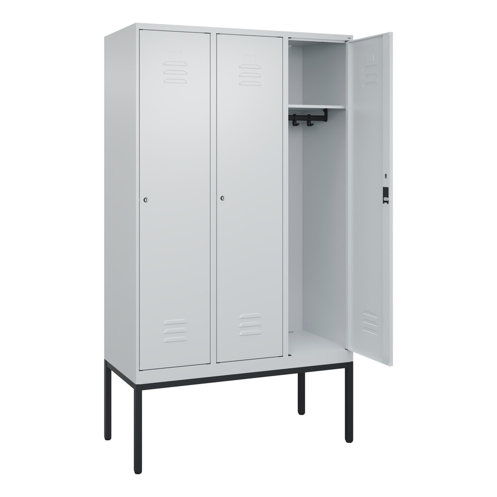 Produktabbildung: C+P Spind Classic PLUS, Gestell, 3 Abteile, HxBxT 2.120 x 1.200 x 500 mm, lichtgrau, lichtgrau, Zylinderschloss, ohne Mitteltrennwand