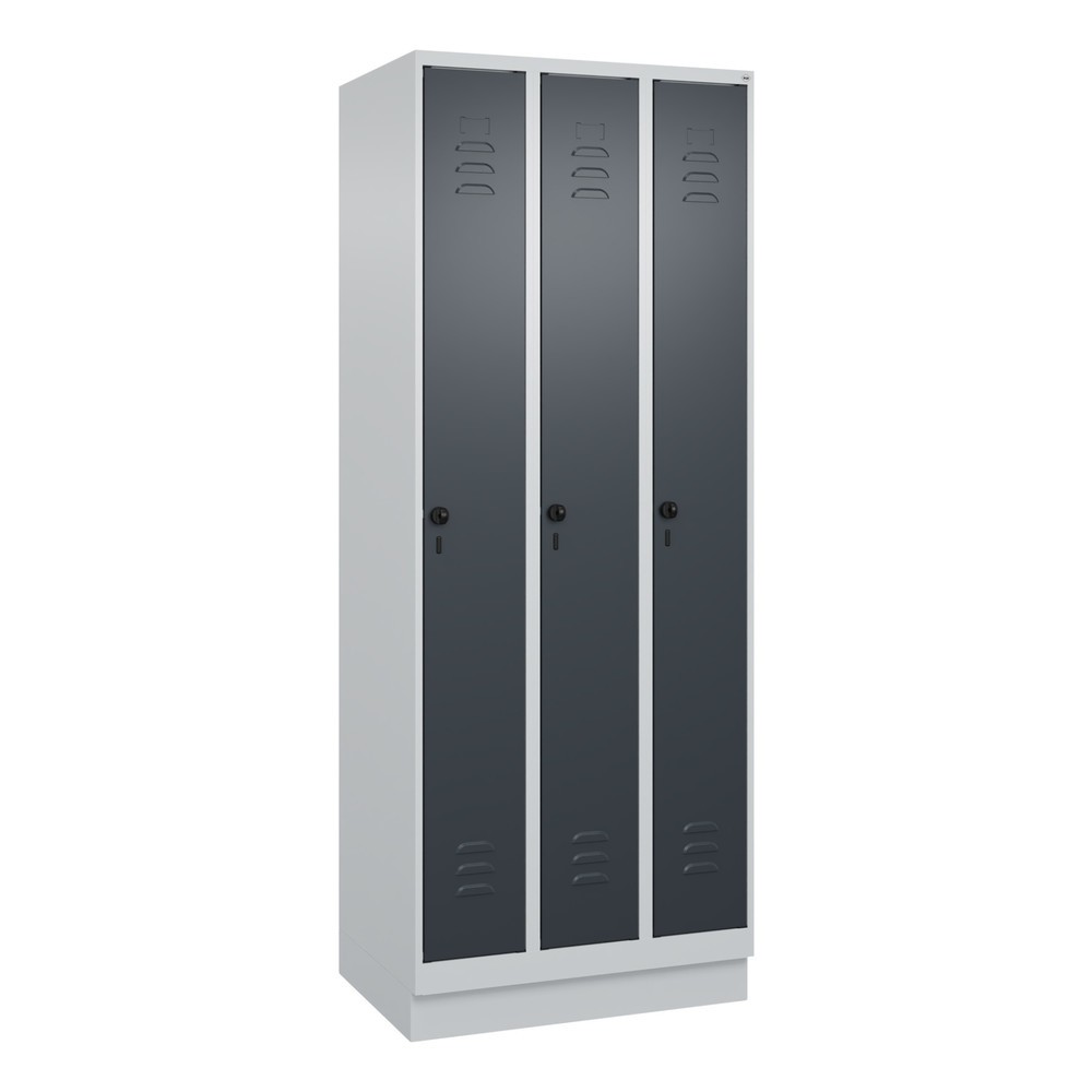 Produktabbildung: C+P Spind Classic PLUS, Sockel, 3 Abteile, HxBxT 1.950 x 750 x 500 mm, lichtgrau, anthrazitgrau, für Vorhängeschloss, ohne Mitteltrennwand