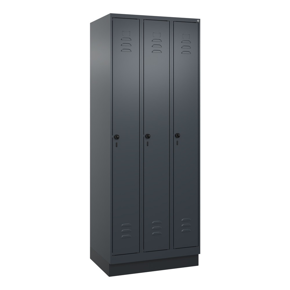 Produktabbildung: C+P Spind Classic PLUS, Sockel, 3 Abteile, HxBxT 1.950 x 750 x 500 mm, anthrazitgrau, anthrazitgrau, für Vorhängeschloss, ohne Mitteltrennwand