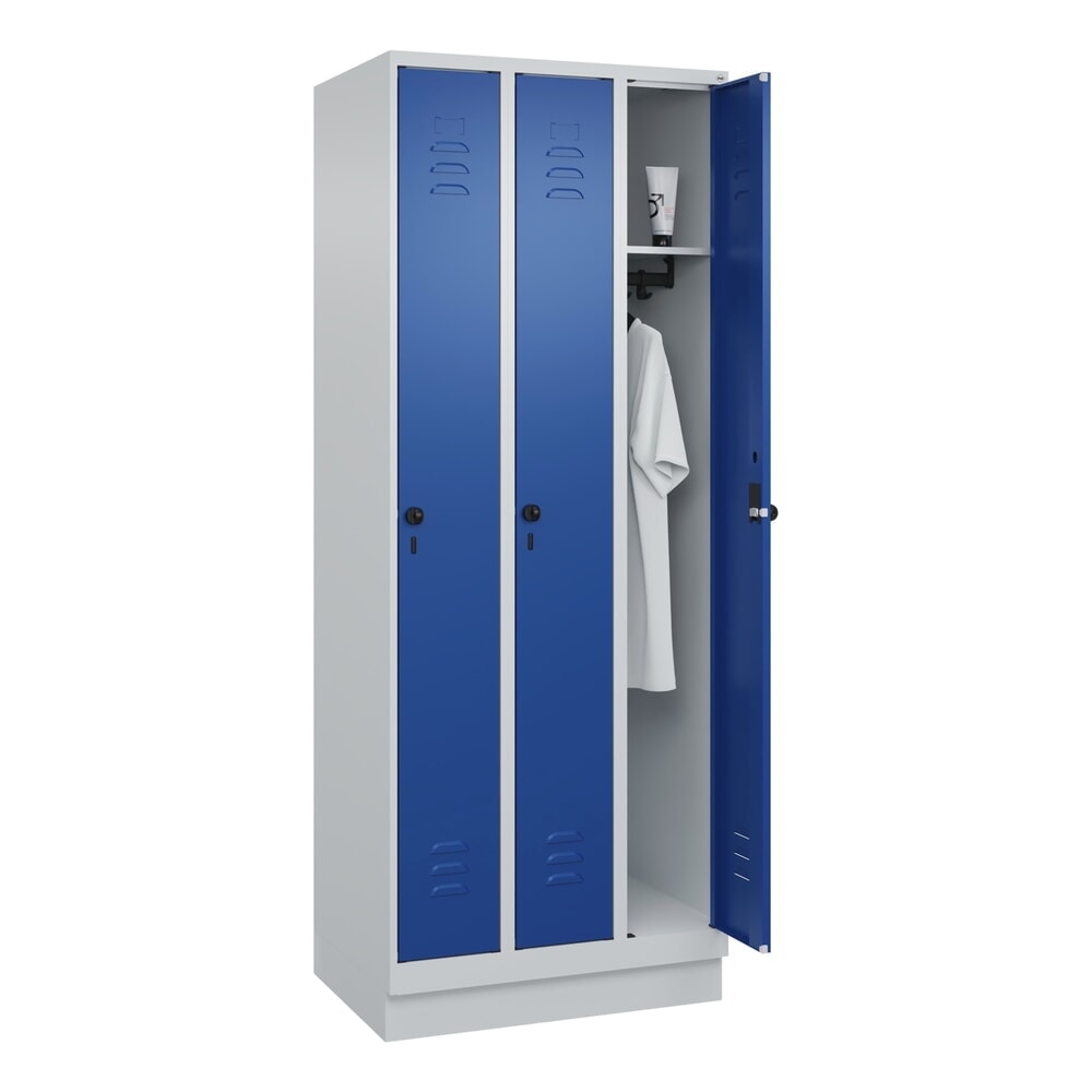 Produktabbildung Nr. 10: C+P Spind Classic PLUS, Sockel, 3 Abteile, HxBxT 1.950 x 750 x 500 mm, lichtgrau, enzianblau, für Vorhängeschloss, ohne Mitteltrennwand