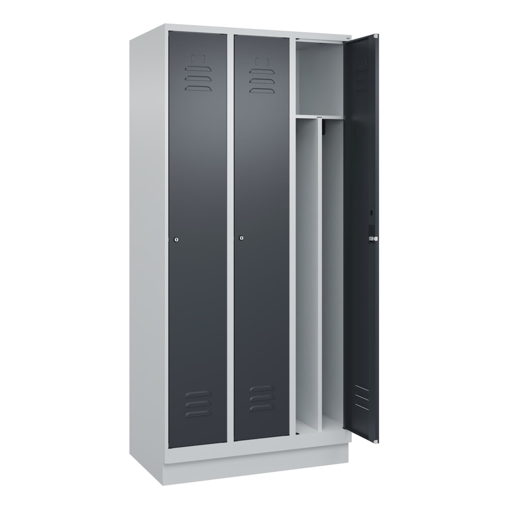 C+P Spind Classic PLUS, Sockel, 3 Abteile, HxBxT 1.950 x 900 x 500 mm, lichtgrau, anthrazitgrau, Zylinderschloss, mit Mitteltrennwand Produktabbildung: C+P Spind Classic PLUS, Sockel, 3 Abteile, HxBxT 1.950 x 900 x 500 mm, lichtgrau, anthrazitgrau, Zylinderschloss, mit Mitteltrennwand