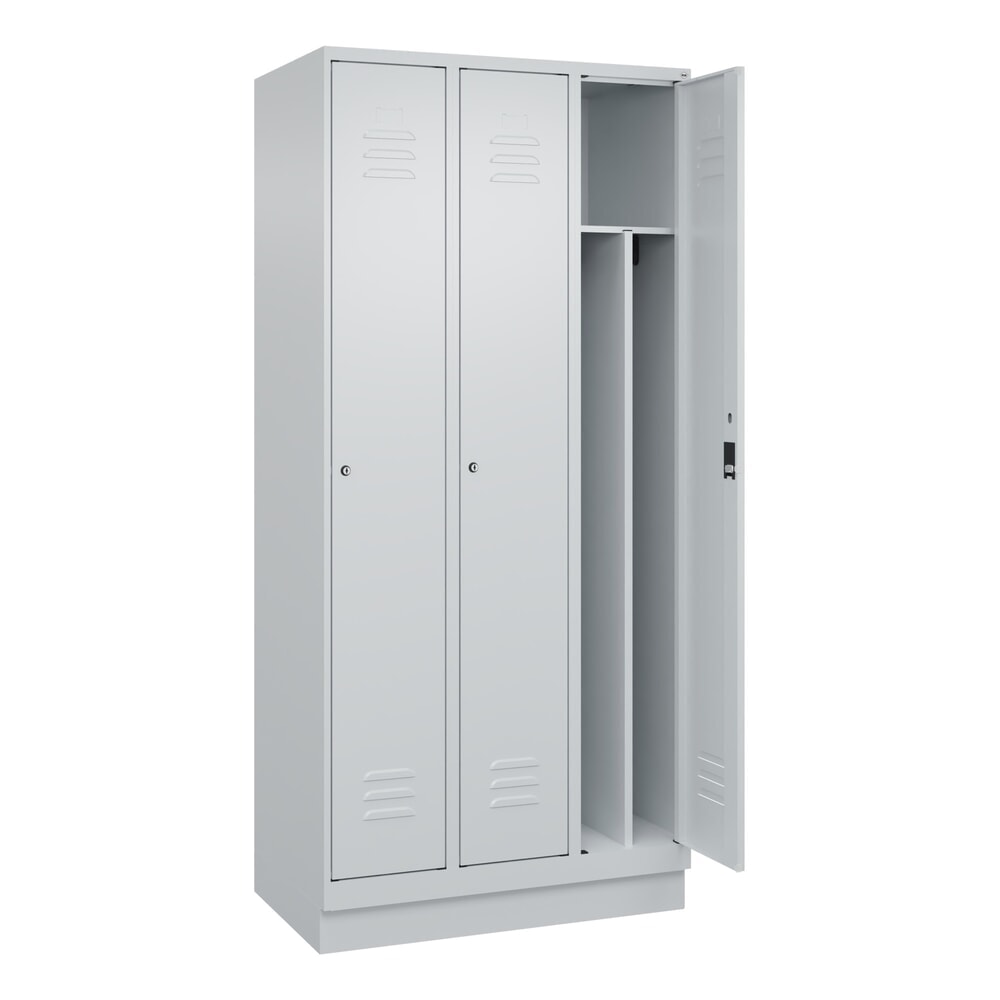 C+P Spind Classic PLUS, Sockel, 3 Abteile, HxBxT 1.950 x 900 x 500 mm, lichtgrau, lichtgrau, Zylinderschloss, mit Mitteltrennwand Produktabbildung: C+P Spind Classic PLUS, Sockel, 3 Abteile, HxBxT 1.950 x 900 x 500 mm, lichtgrau, lichtgrau, Zylinderschloss, mit Mitteltrennwand