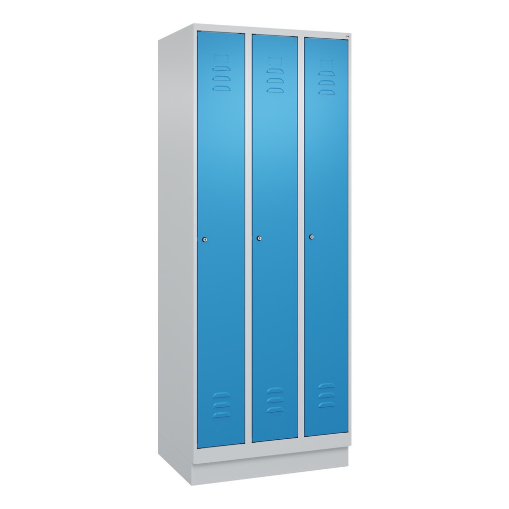 Produktabbildung: C+P Spind Classic PLUS, Sockel, 3 Abteile, HxBxT 1.950 x 750 x 500 mm, lichtgrau, lichtblau, Zylinderschloss, ohne Mitteltrennwand