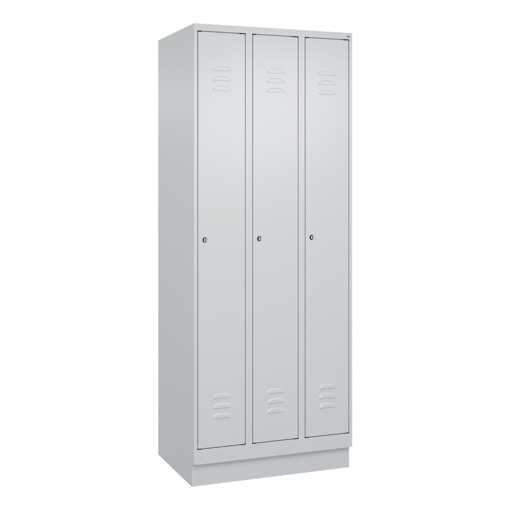 Produktabbildung: C+P Spind Classic PLUS, Sockel, 3 Abteile, HxBxT 1.950 x 750 x 500 mm, lichtgrau, lichtgrau, Zylinderschloss, ohne Mitteltrennwand