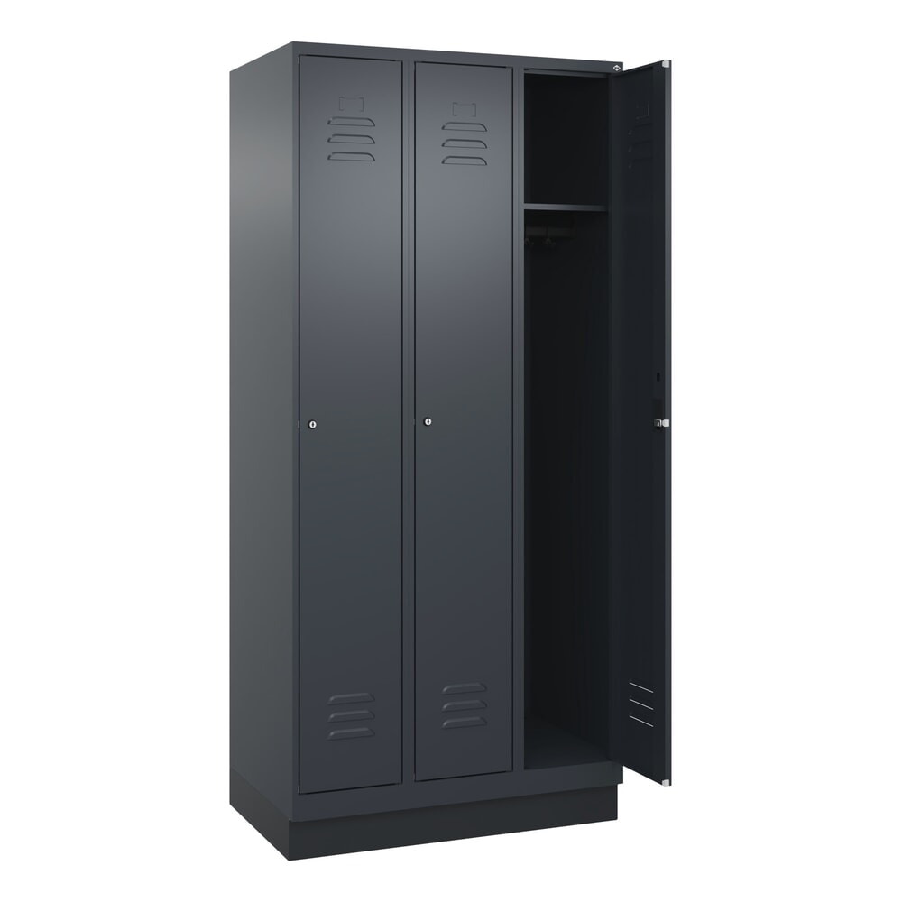 C+P Spind Classic PLUS, Sockel, 3 Abteile, HxBxT 1.950 x 900 x 500 mm, anthrazitgrau, anthrazitgrau, Zylinderschloss, ohne Mitteltrennwand Produktabbildung: C+P Spind Classic PLUS, Sockel, 3 Abteile, HxBxT 1.950 x 900 x 500 mm, anthrazitgrau, anthrazitgrau, Zylinderschloss, ohne Mitteltrennwand