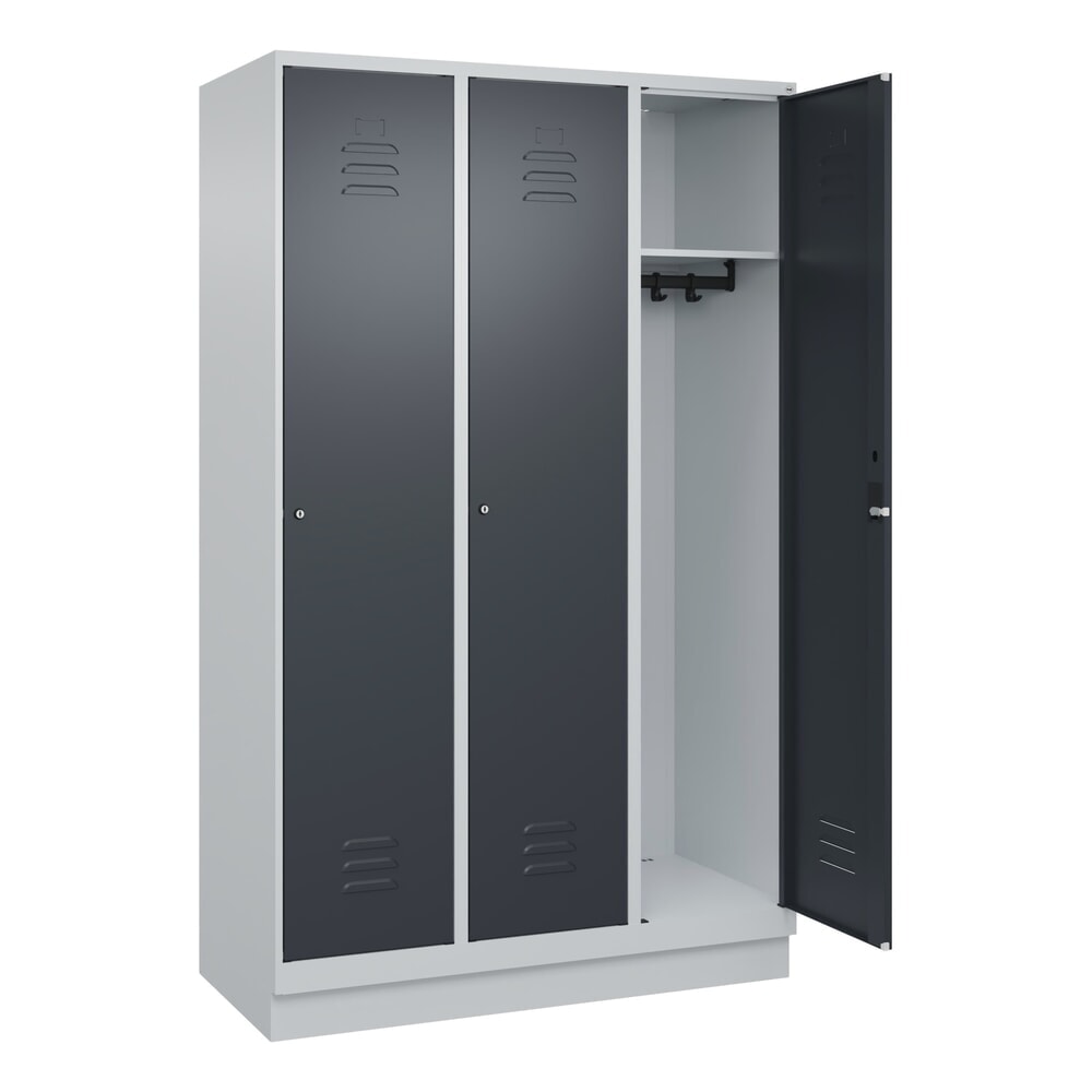 Illustration du produit: C+P Spind Classic PLUS, Sockel, 3 Abteile, HxBxT 1.950 x 1.200 x 500 mm, lichtgrau, anthrazitgrau, Zylinderschloss, ohne Mitteltrennwand