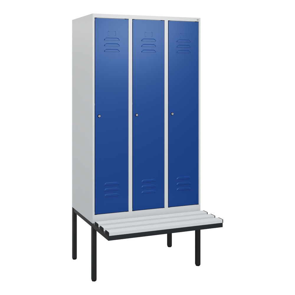 Illustration du produit: C+P Spind Classic PLUS, 3 Abteile, HxBxT 1.950 x 900 x 815 mm, Zylinderschloss, auskragende Bank aus Kunststoff, lichtgrau, enzianblau