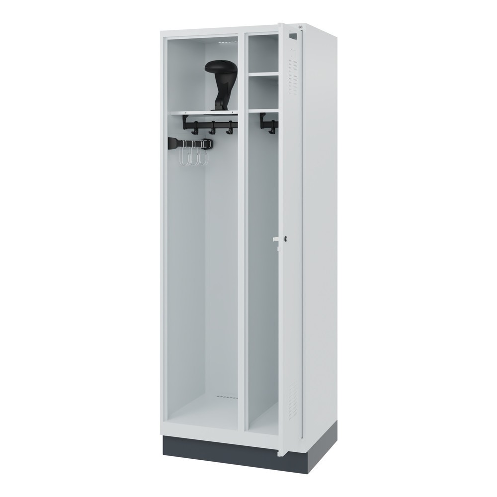 Illustration du produit: C+P Vestiaire pompier KOMBI, socle, 1 compartiment, HxlxP 1 850 x 700 x 500 mm, gris clair, avec support de casque