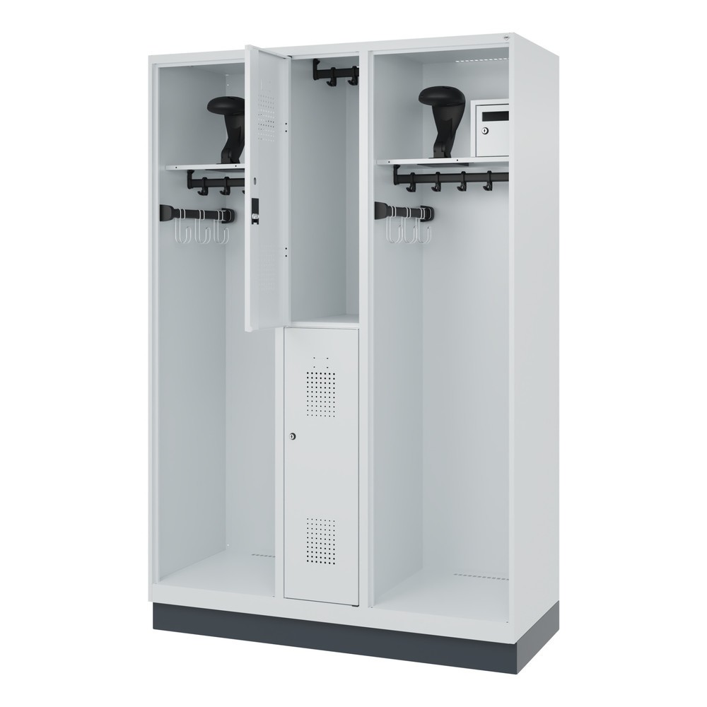 Illustration du produit: C+P Vestiaire pompier MAXI, socle, HxlxP 1 850 x 1 300 x 500 mm, gris clair, avec support de casque