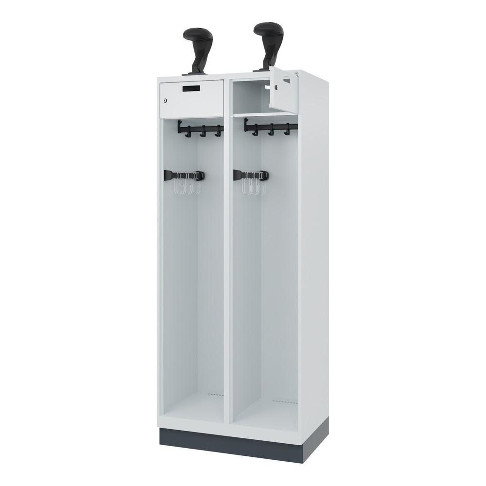 Illustration du produit: C+P Vestiaire pompier PRAKTUS, socle, 2 compartiments, HxlxP 1 850 x 800 x 500 mm, gris clair, avec support de casque