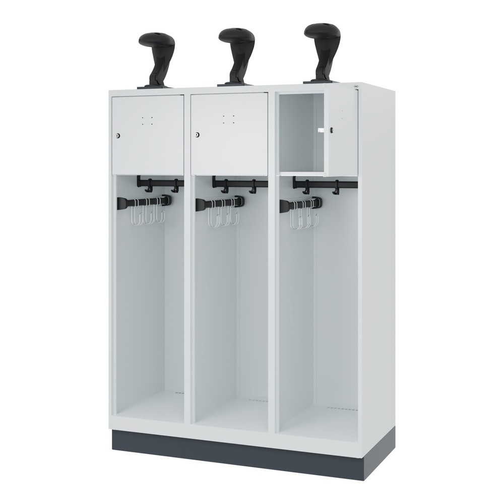 Produktabbildung Nr. 1: C+P Vestiaire pompier YOUNGSTER, socle, 3 compartiments, HxlxP 1 530 x 1 200 x 500 mm, gris clair, avec support de casque