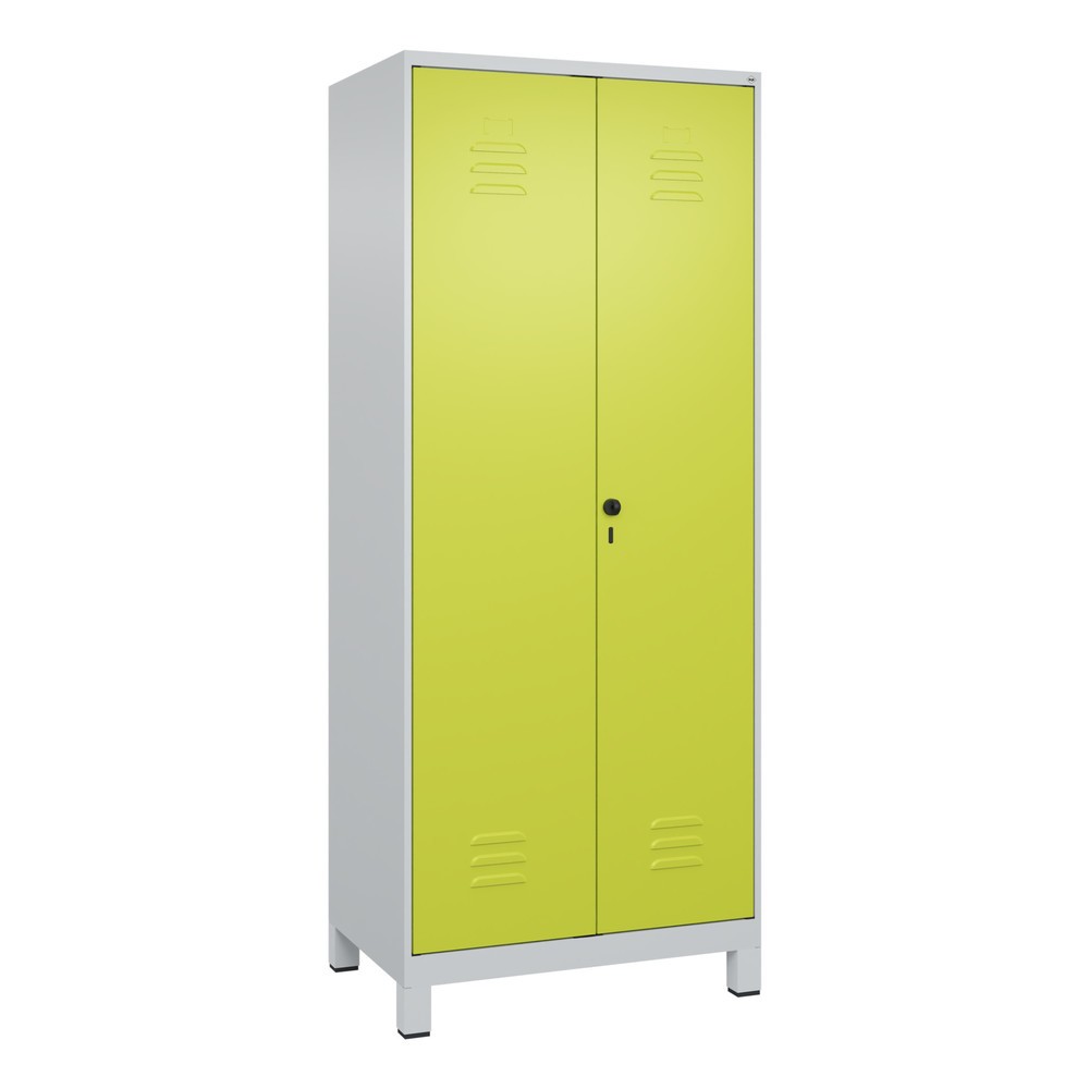 Produktabbildung: C+P Wäsche-Spind Classic PLUS, Füsse, 2 Abteile, HxBxT 1.950 x 800 x 500 mm, lichtgrau, clowngrün, für Vorhängeschloss, mit Mitteltrennwand