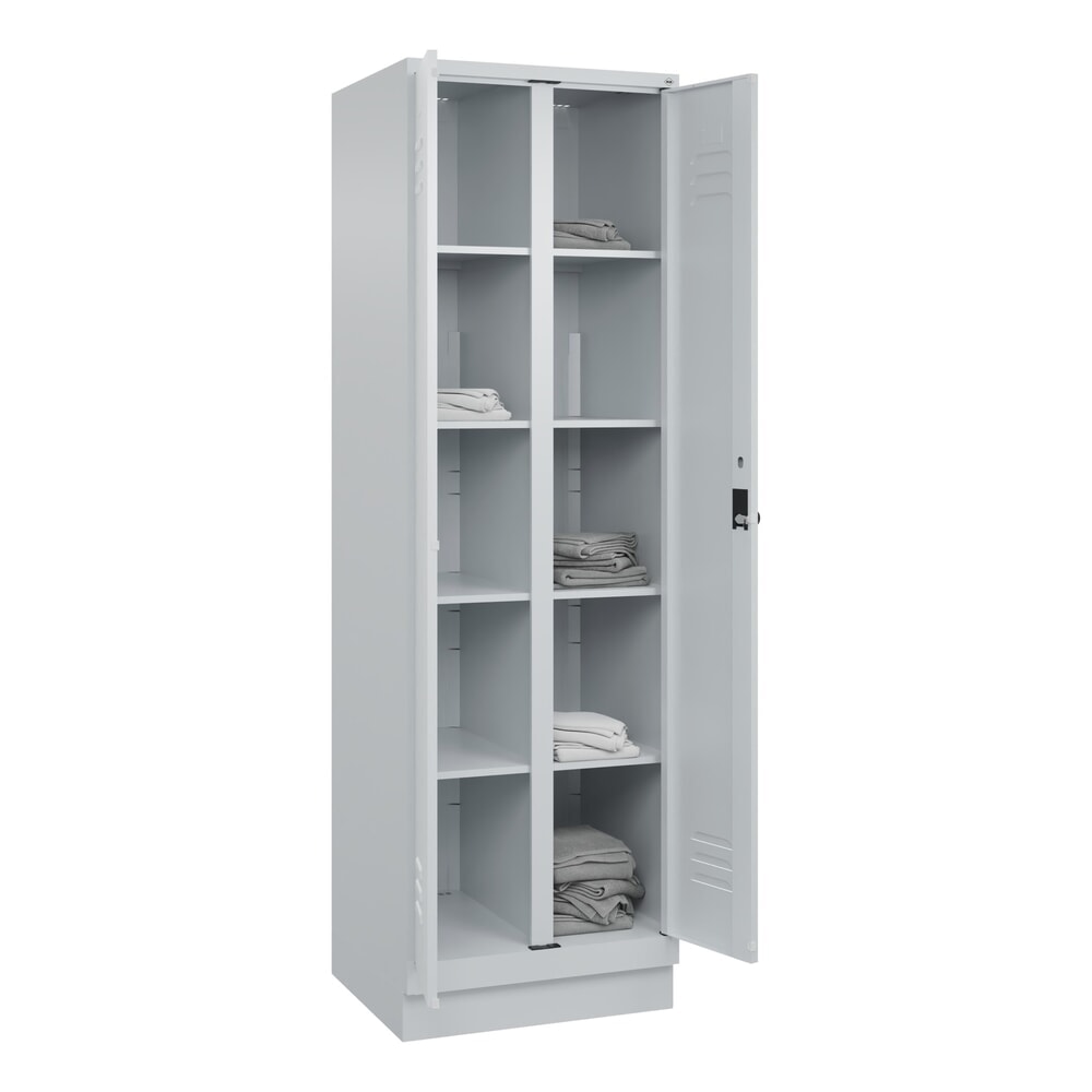 N° de l'image du produit 10 : C+P Wäsche-Spind Classic PLUS, Sockel, 2 Abteile, HxBxT 1.950 x 600 x 500 mm, lichtgrau, lichtgrau, für Vorhängeschloss, mit Mitteltrennwand