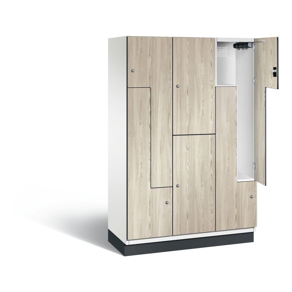 Produktabbildung: C+P Z-Kombinationsschrank Cambio, 3 Abteile, Abteilbreite 400 mm, HxBxT 1980x1200x525 mm, RAL 9016 Verkehrsweiss, Dekor Sen-Esche, Sockel