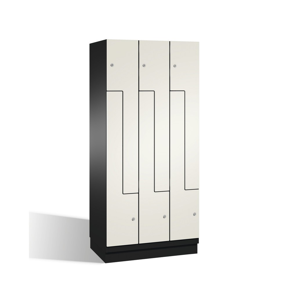 Produktabbildung: C+P Z-Spind Cambio, 3 Abteile, Abteilbreite 300 mm, HxBxT 1980x900x525 mm, RAL 7021 Schwarzgrau, Dekor Weiss, Sockel
