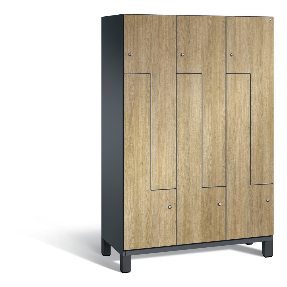 Produktabbildung: C+P Z-Spind Cambio, 3 Abteile, Abteilbreite 400 mm, HxBxT 1980x1200x525 mm, RAL 7021 Schwarzgrau, Dekor Eiche Sereno, Füsse