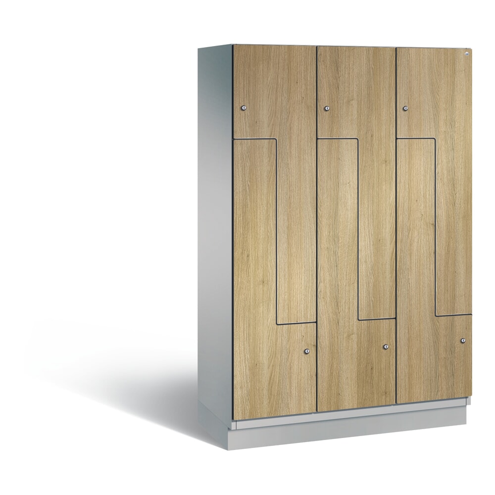 Produktabbildung: C+P Z-Spind Cambio, 3 Abteile, Abteilbreite 400 mm, HxBxT 1980x1200x525 mm, RAL 9006 Weissaluminium, Dekor Eiche Sereno, Sockel