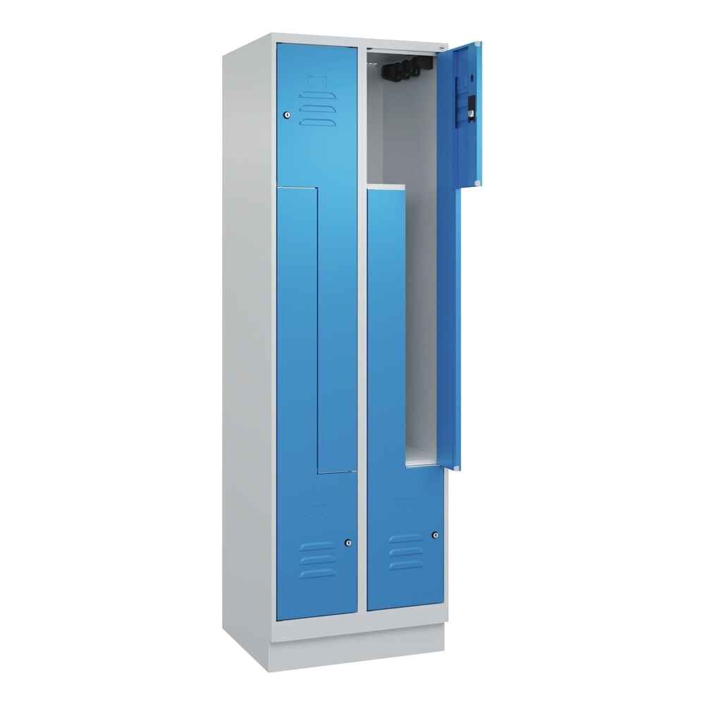 Produktabbildung Nr. 1: C+P Z-Spind Classic PLUS, Sockel, 4 Abteile, HxBxT 1.950 x 600 x 500 mm, lichtgrau, lichtblau, Zylinderschloss