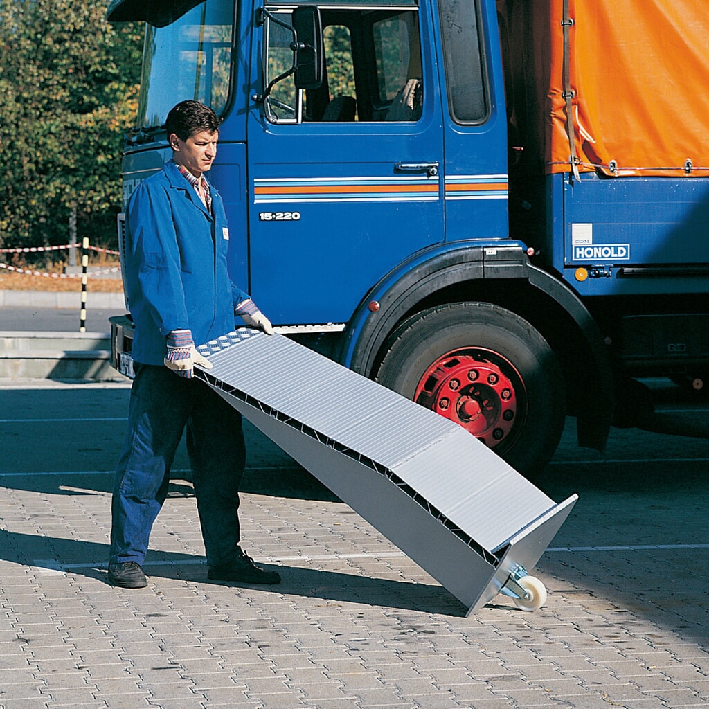 Alu-Auffahrkeile, Tragkraft 12.000 kg/Stück, HxBxL 145 x 500 x 1.440 mm Produktabbildung Nr. 2: Alu-Auffahrkeile, Tragkraft 12.000 kg/Stück, HxBxL 145 x 500 x 1.440 mm