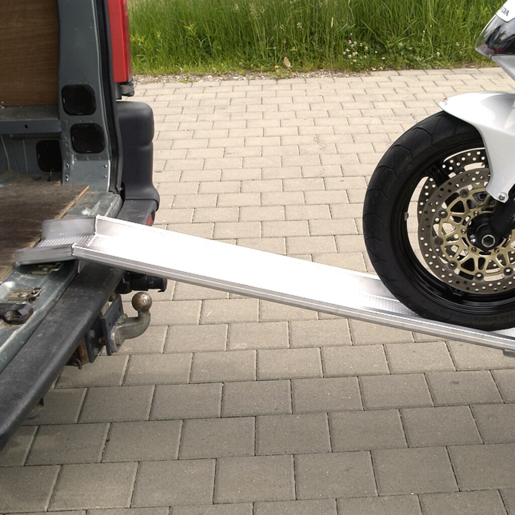 Altec Verladeschienen ABS, mit Schutzrand, für leichtere Ladegüter, Tragkraft/Paar 600 kg, LxB 1.500 x 150 mm Produktabbildung Nr. 4: Altec Verladeschienen ABS, mit Schutzrand, für leichtere Ladegüter, Tragkraft/Paar 600 kg, LxB 1.500 x 150 mm