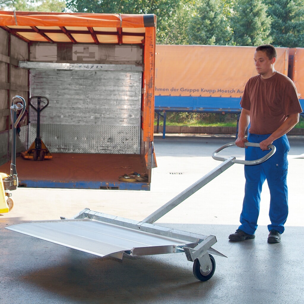 Altec Verladebrücke HF, bewegliche Auffahrzunge für flachen Anfahrwinkel, TK 4.000 kg, BxL 1.250 x 1.235 mm Produktabbildung Nr. 2: Altec Verladebrücke HF, bewegliche Auffahrzunge für flachen Anfahrwinkel, TK 4.000 kg, BxL 1.250 x 1.235 mm