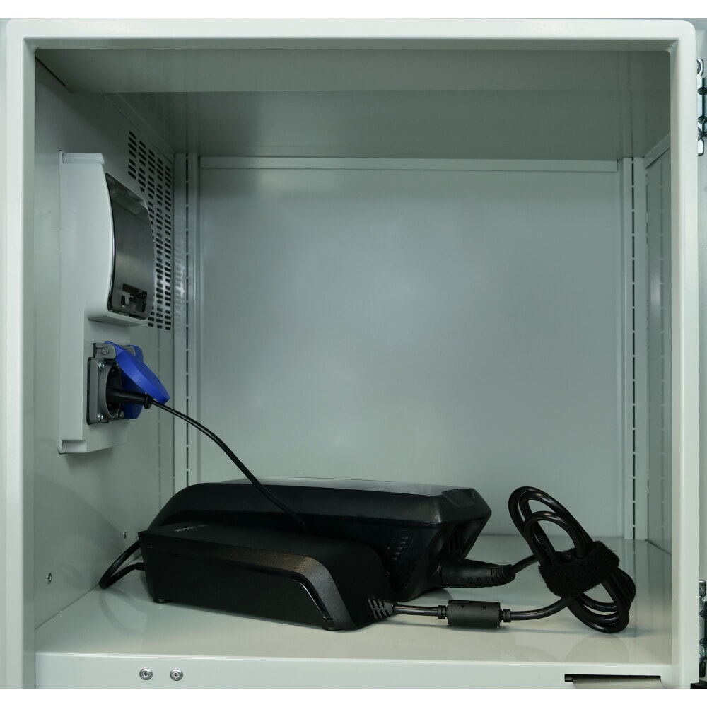 Produktabbildung Nr. 5: Thur Metall Akku-Ladeschrank, Outdoor IP 44, HxBxT 2000 mm x 600 mm x 500 mm, Key Lock, lichtblau