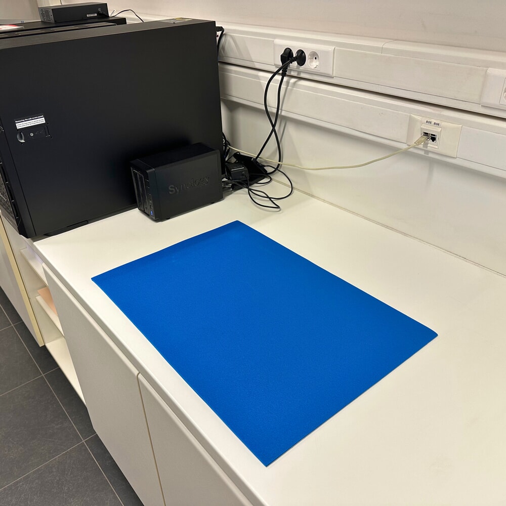 Produktabbildung: REBOURNE® Industriematte W3, ESD-Tischauflage, blau, BxL 600 mm x 450 mm