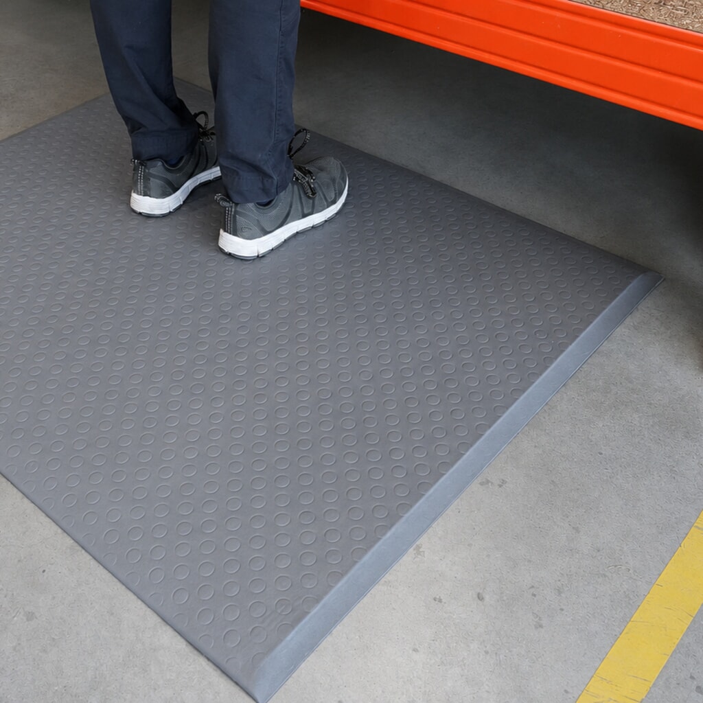 REBOURNE® Anti-Ermüdungsmatte W2, für Standzeit bis 8 Stunden, Noppen, grau, BxL 900 mm x 2000 mm Produktabbildung Nr. 4: REBOURNE® Anti-Ermüdungsmatte W2, für Standzeit bis 8 Stunden, Noppen, grau, BxL 900 mm x 2000 mm