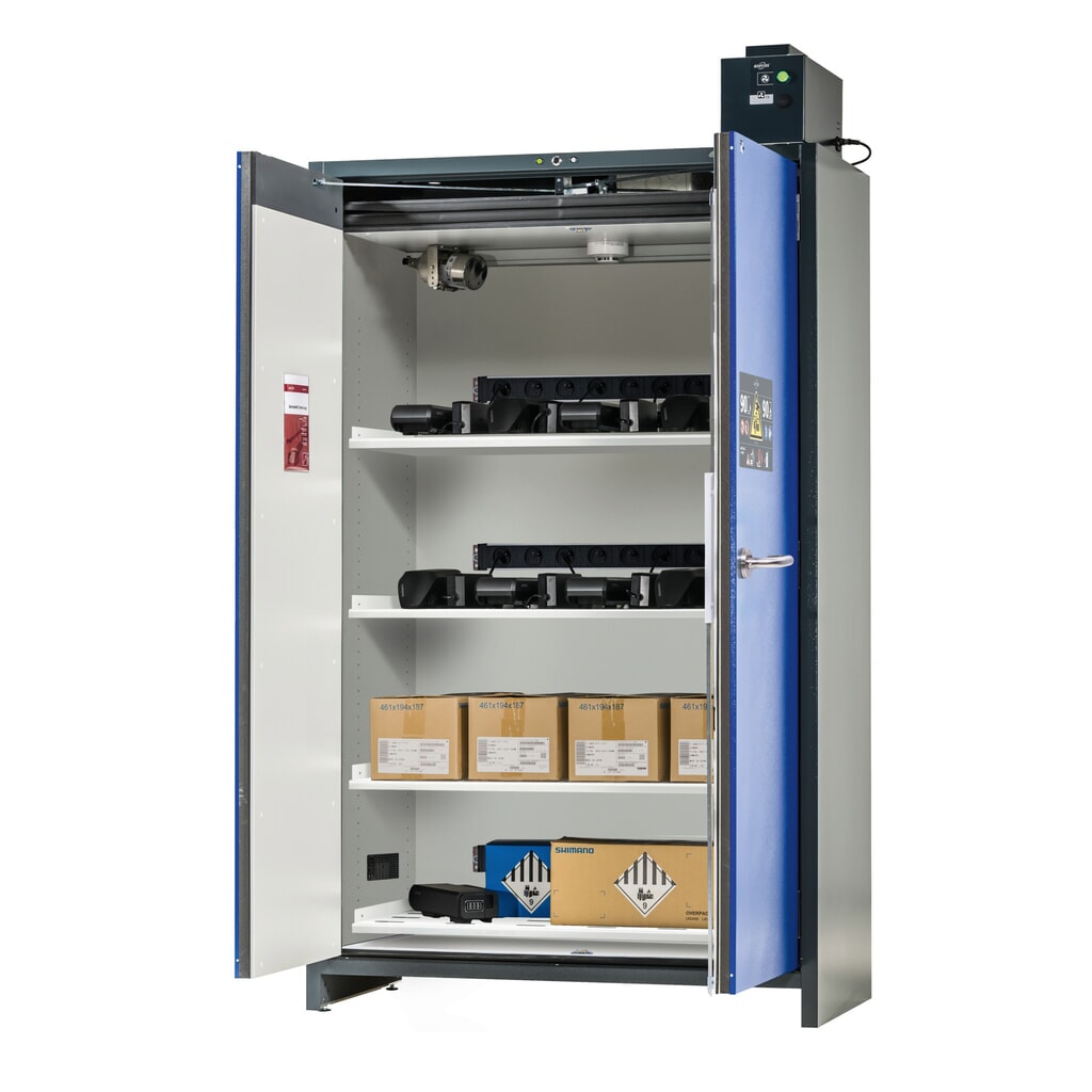 asecos® Sicherheitsschrank Typ 90 für Lithium-Ionen-Batterien ION-PRO-CHARGE, HxBxT 2224x1193x615 mm, 4x gelochte Fachböden, 4x Steckdosenleiste (CH-Ausführung), 1x Bodenauffangwanne Produktabbildung: asecos® Sicherheitsschrank Typ 90 für Lithium-Ionen-Batterien ION-PRO-CHARGE, HxBxT 2224x1193x615 mm, 4x gelochte Fachböden, 4x Steckdosenleiste (CH-Ausführung), 1x Bodenauffangwanne