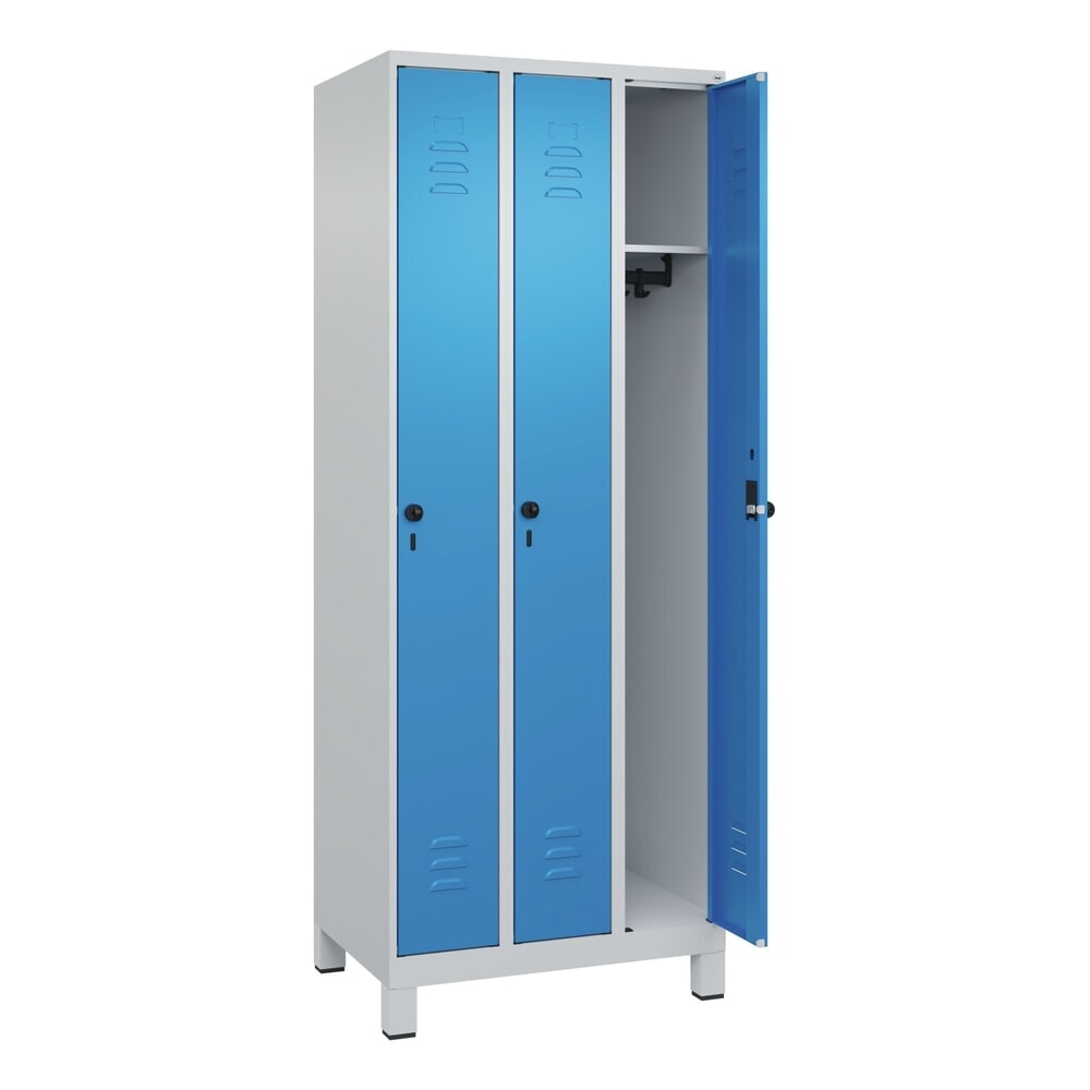 Produktabbildung: C+P Spind Classic PLUS, Füsse, 3 Abteile, HxBxT 1.950 x 750 x 500 mm, lichtgrau, lichtblau, für Vorhängeschloss, ohne Mitteltrennwand