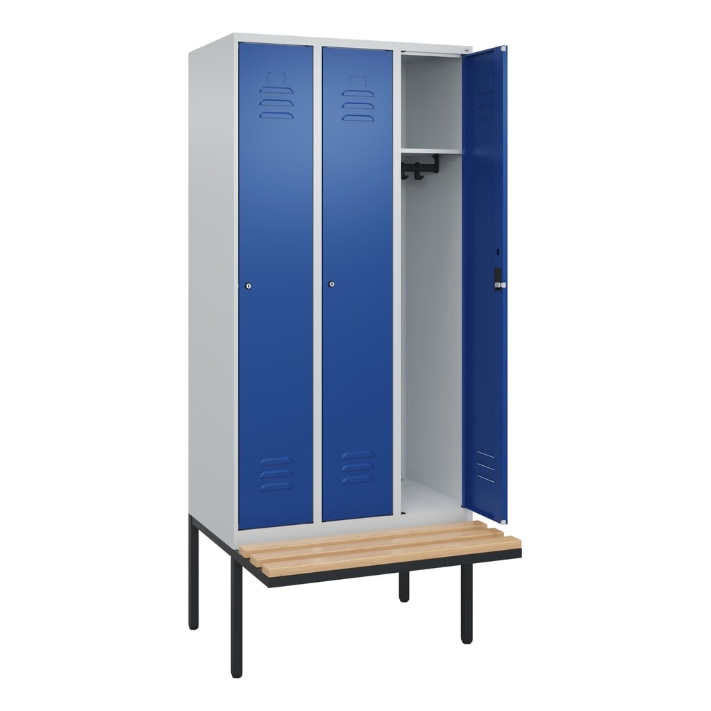 C+P Spind Classic PLUS, 3 Abteile, HxBxT 2.120 x 900 x 815 mm, Zylinderschloss, auskragende Bank aus Buche, lichtgrau, enzianblau Produktabbildung Nr. 1: C+P Spind Classic PLUS, 3 Abteile, HxBxT 2.120 x 900 x 815 mm, Zylinderschloss, auskragende Bank aus Buche, lichtgrau, enzianblau