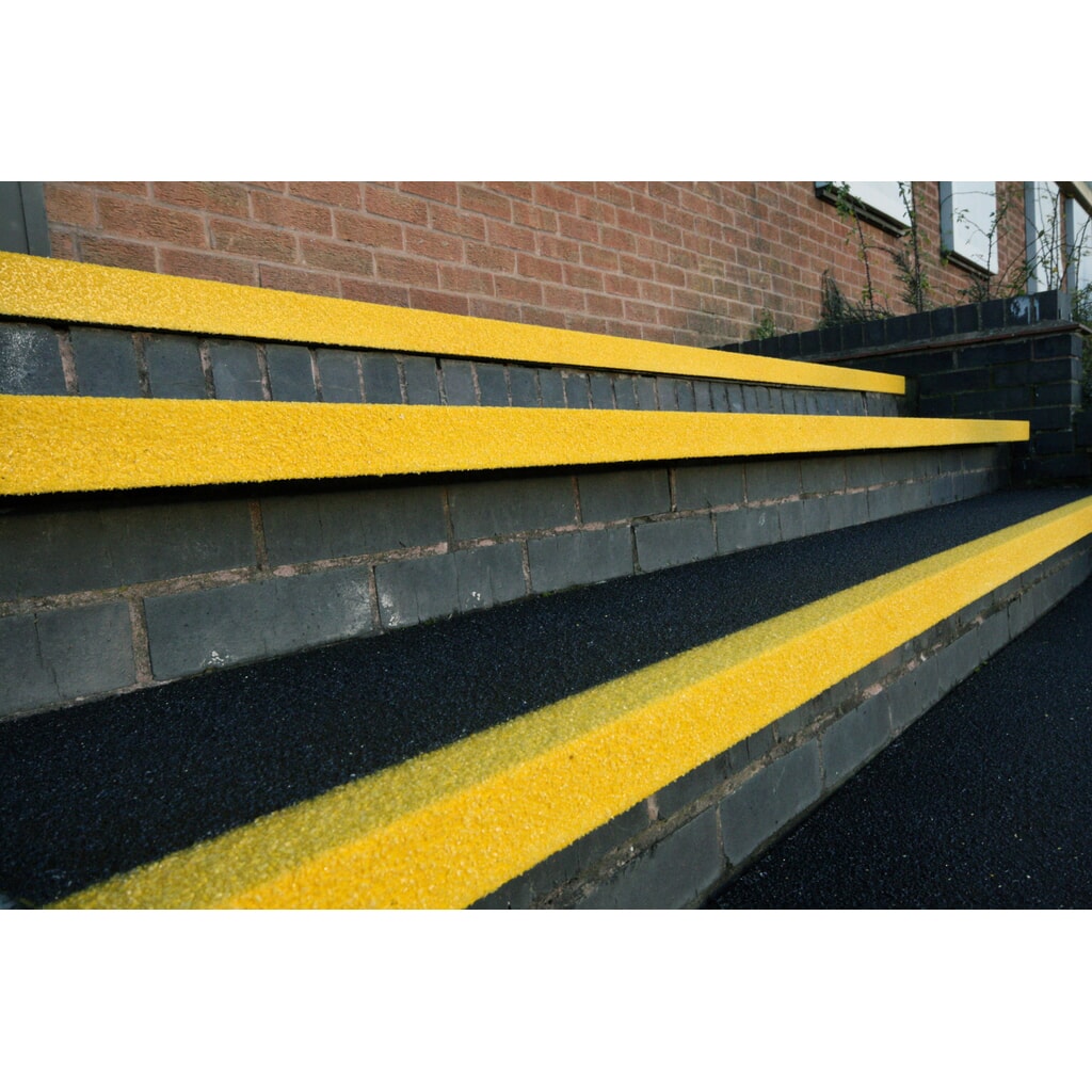 COBA Antirutsch-Treppenstufenprofil COBAGRiP® Stair Tread, HxBxL 5,5 x 750 x 345 mm, schwarz/gelb Produktabbildung Nr. 3: COBA Antirutsch-Treppenstufenprofil COBAGRiP® Stair Tread, HxBxL 5,5 x 750 x 345 mm, schwarz/gelb