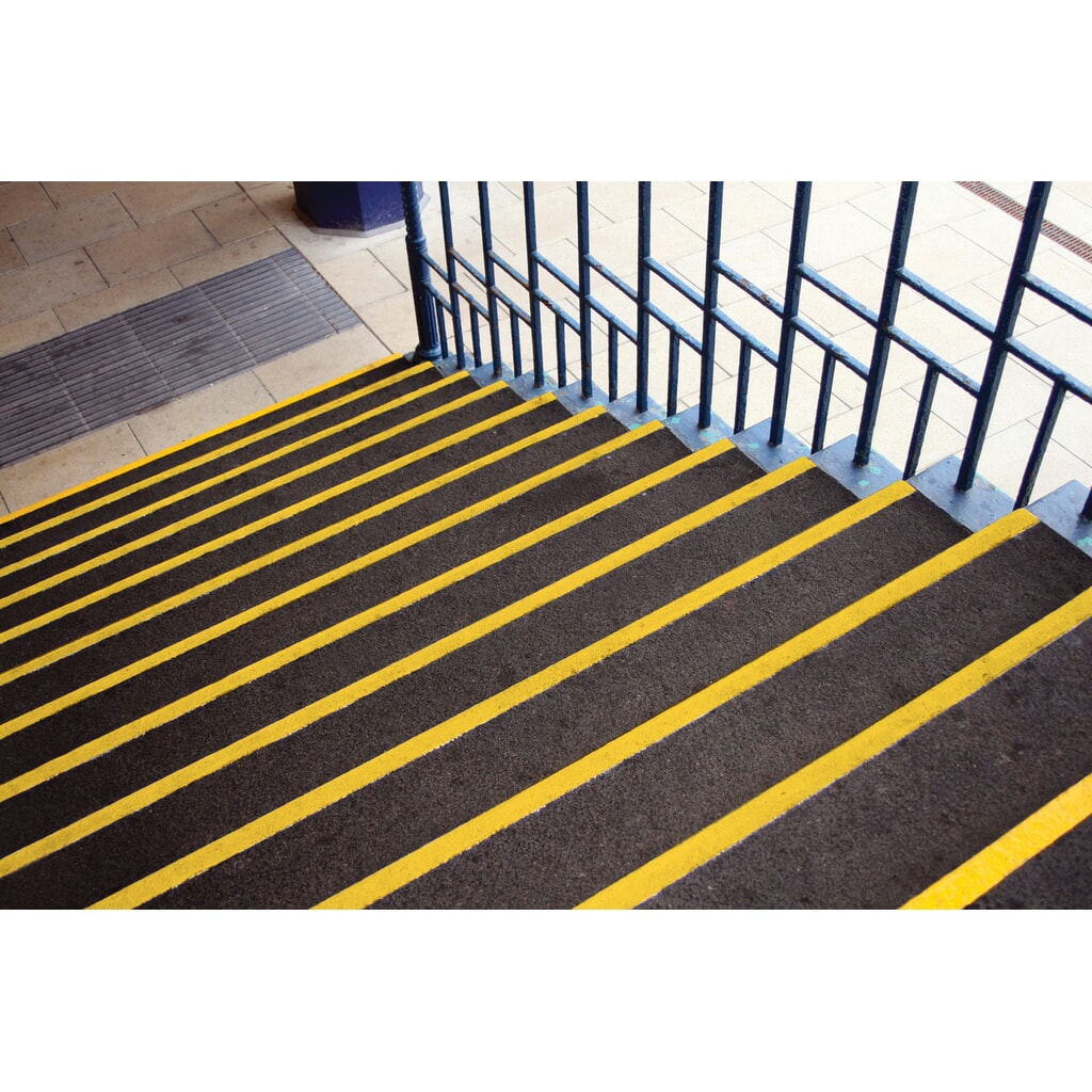 COBA Antirutsch-Treppenstufenprofil COBAGRiP® Stair Tread, HxBxL 5,5 x 750 x 345 mm, schwarz/gelb Produktabbildung Nr. 4: COBA Antirutsch-Treppenstufenprofil COBAGRiP® Stair Tread, HxBxL 5,5 x 750 x 345 mm, schwarz/gelb