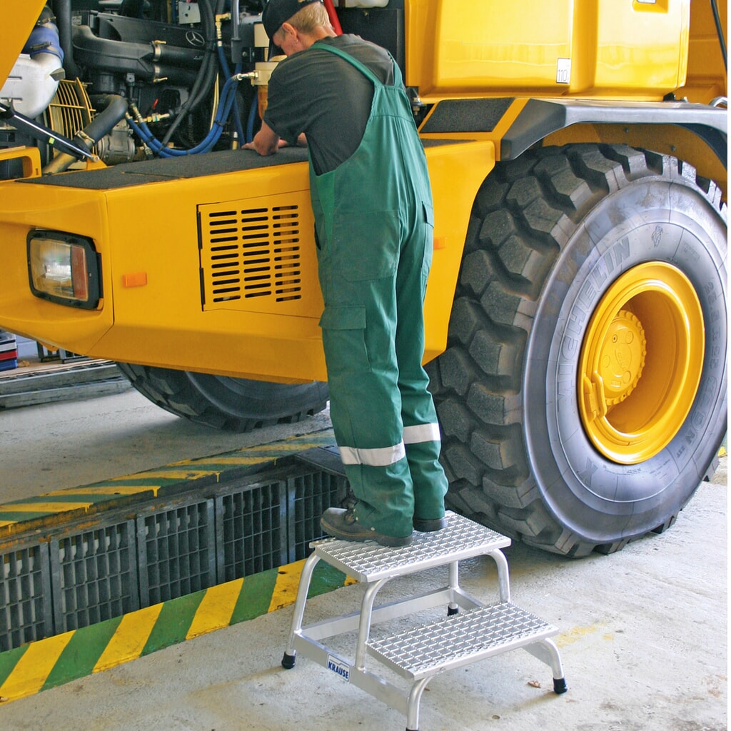 KRAUSE® STABILO Montagetritt mit Gitterroststufen, Standhöhe 0,20 m Produktabbildung Nr. 4: KRAUSE® STABILO Montagetritt mit Gitterroststufen, Standhöhe 0,20 m