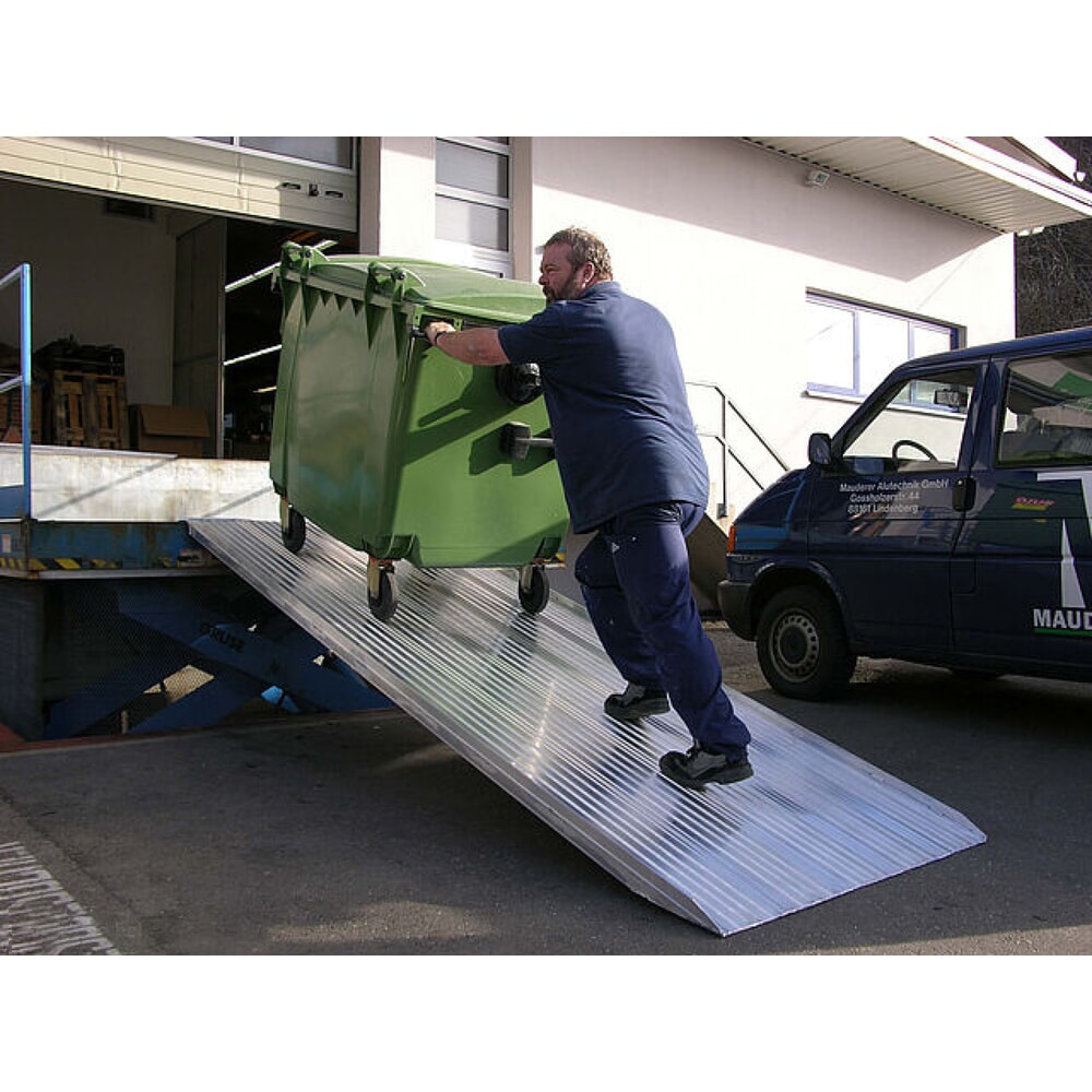 Produktabbildung Nr. 3: MAUDERER® Leichte Auffahrrampe, SuperLeicht-Steg CO, für schwere Ladegüter, Tragkraft 2.000 kg, LxB 1.500 x 500 mm