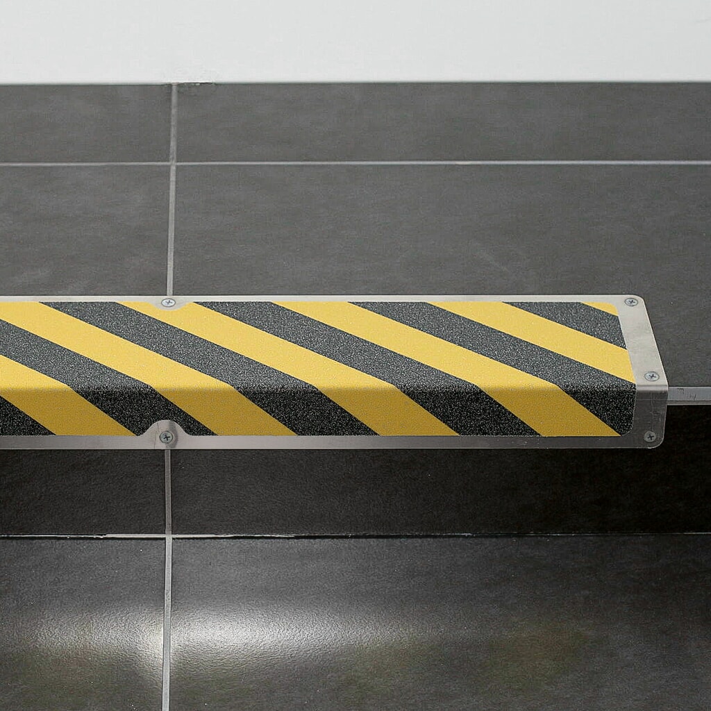 Anti-Rutschplatte 'Achtung Stolpergefahr', LxB 635 x 114 mm Produktabbildung: Anti-Rutschplatte 'Achtung Stolpergefahr', LxB 635 x 114 mm