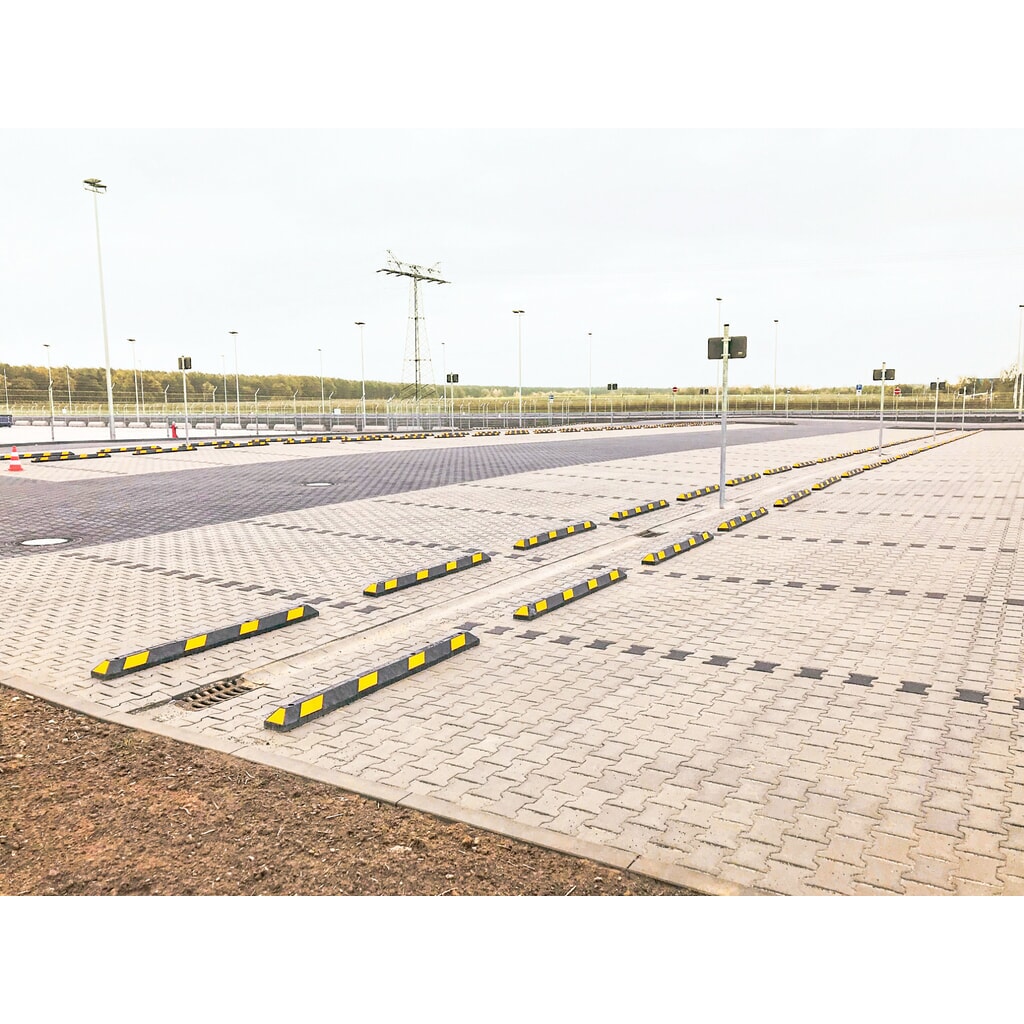 MORAVIA Radstopp Park-AID®, schwarz mit gelben Reflexstreifen, Breite 900 mm Produktabbildung Nr. 6: MORAVIA Radstopp Park-AID®, schwarz mit gelben Reflexstreifen, Breite 900 mm