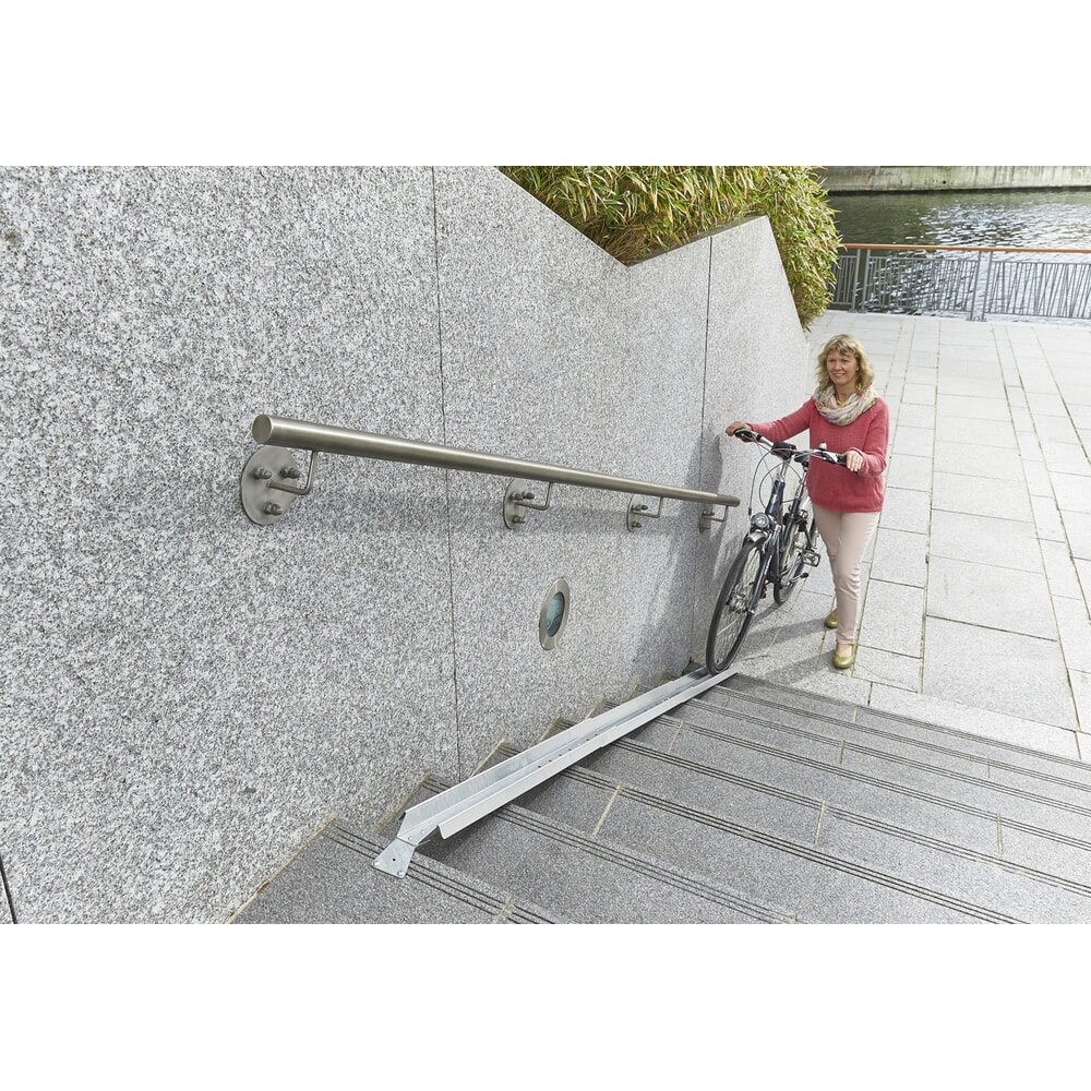 Produktabbildung Nr. 2: MOTTEZ Fahrradrampe für Treppen