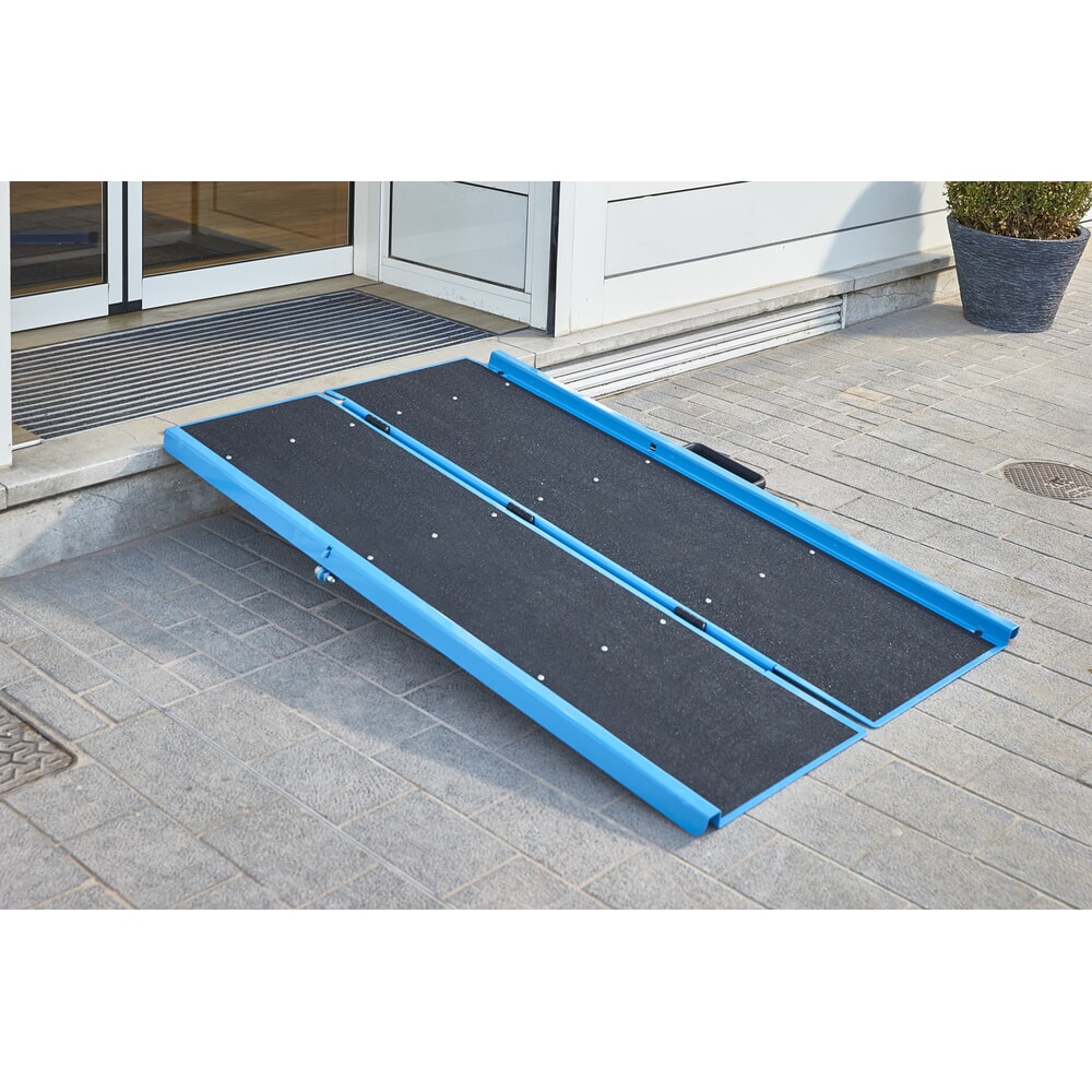 Produktabbildung Nr. 7: MOTTEZ Klappbare Auffahrrampe, rutschsicherer Belag, Tragkraft 450 kg, LxB 1.060 x 810 mm