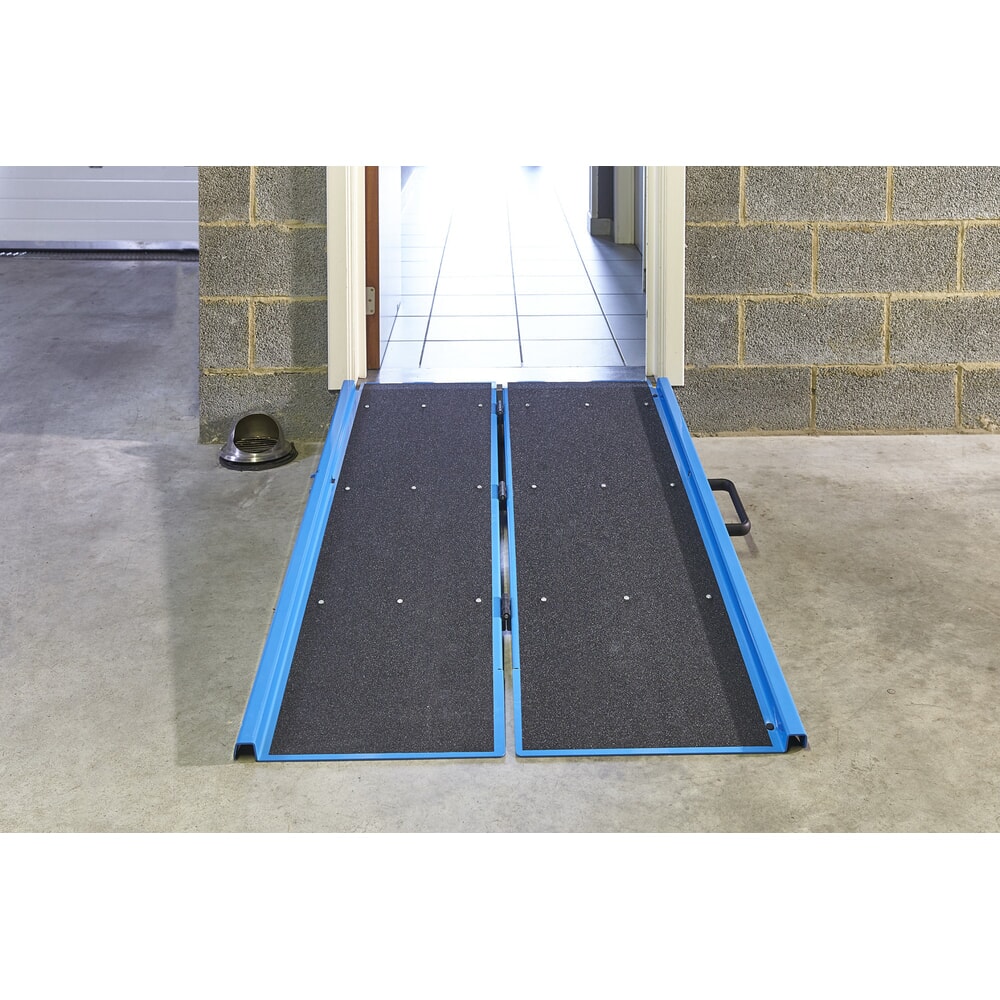 Produktabbildung Nr. 10: MOTTEZ Klappbare Auffahrrampe, rutschsicherer Belag, Tragkraft 450 kg, LxB 1.060 x 810 mm