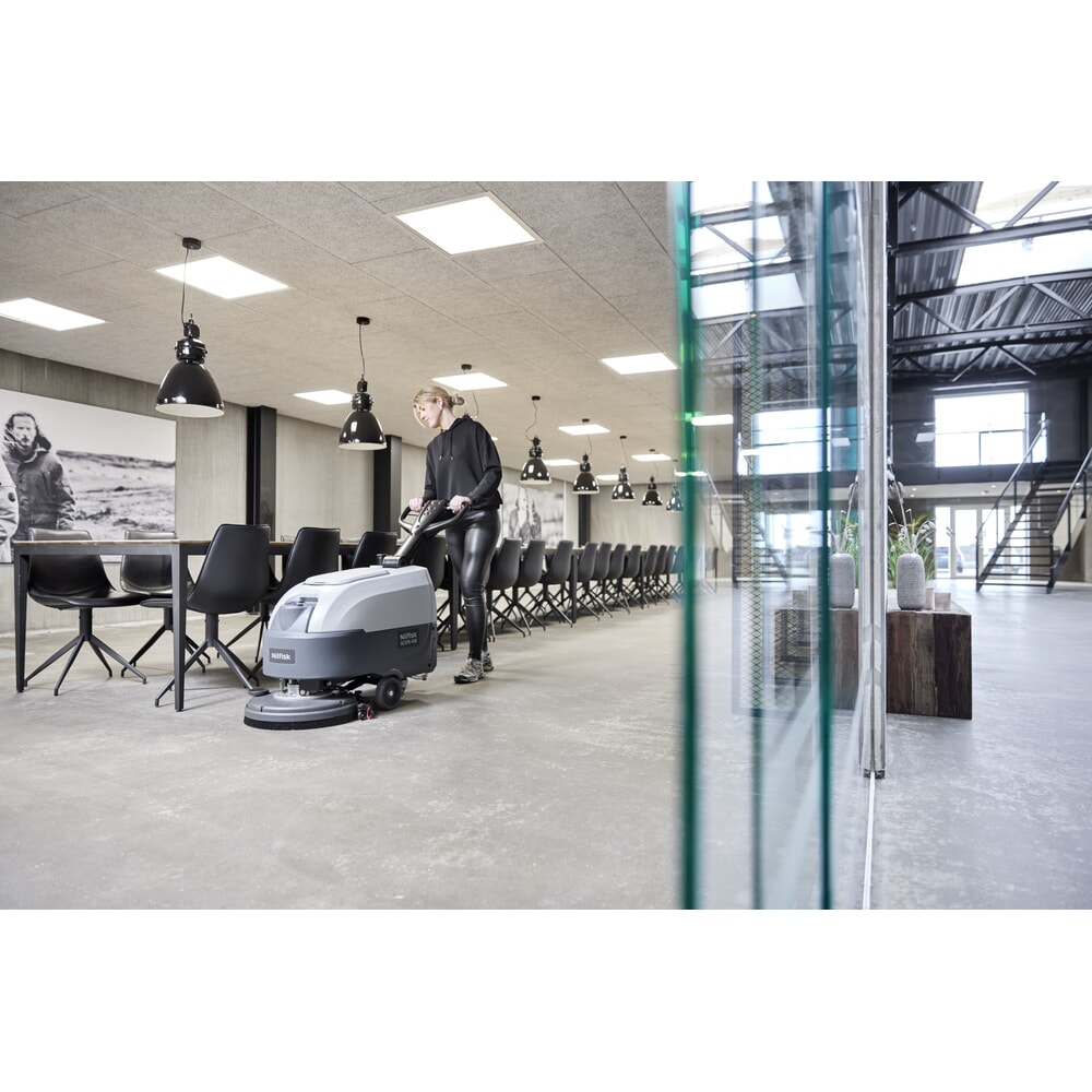 Produktabbildung Nr. 3: Nilfisk® Handgeführte Scheuersaugmaschine SCRUBBER SC370 43B-EU
