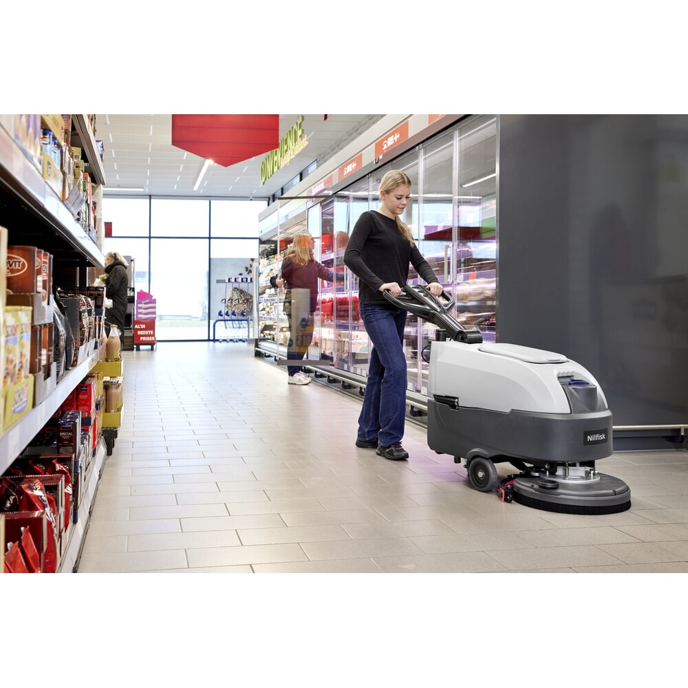 Produktabbildung Nr. 4: Nilfisk® Handgeführte Scheuersaugmaschine SCRUBBER SC370 43B-EU