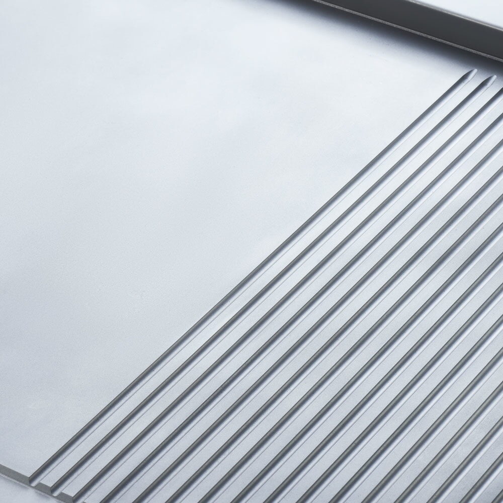 Produktabbildung Nr. 2: Stalgast Elektro-Griddleplatte als Standgerät - ½ glatt / ½ gerillt, Unterbau offen, 800 x 700 x 850 mm (BxTxH)