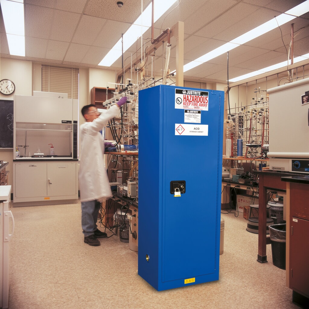 N° de l'image du produit 4 : Armoire coupe-feu Justrite® Slimline Sure-Grip® FM, pour agent corrosif, H x l x P 1 650 x 590 x 460 mm, 3 tablettes, fermeture automatique