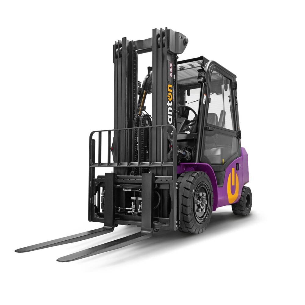 Illustration du produit: AntOn by Jungheinrich chariot élévateur électrique CBH 3.5 avec mât télescopique triple, hauteur de levage 4 800 mm, capacité de charge 3500 kg, cabine intempéries Comfort, y compris chargeur externe 80 V, 60 A, CEE, 5 broches